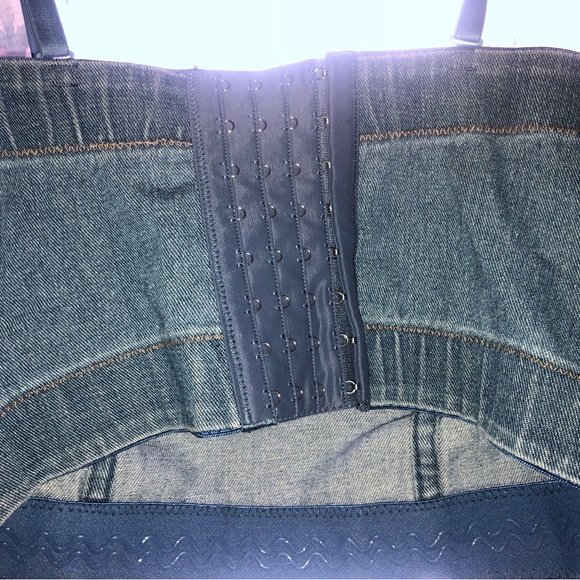 Fashionable Halter Top. Beautiful! Speaks for itself about C36 Perfect Condition - Picture 6 of 10